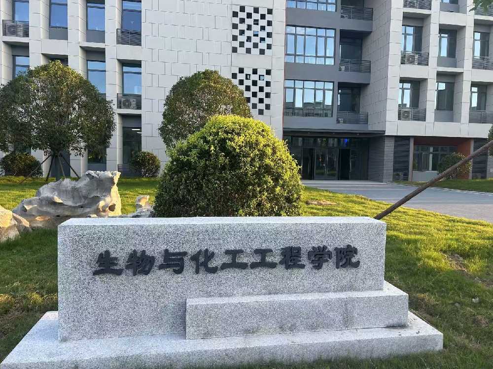 邵阳市扬州职业大学体育场高杆灯项目